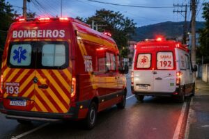 Motociclista morre após colidir contra poste em Blumenau