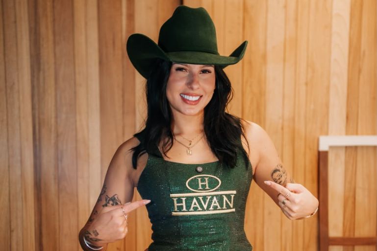 Ana Castela será a grande atração do Natal Luz Havan 2026, em Brusque
