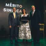 Sindivest recebe homenagem da FIESC por trajetória de quatro décadas de filiação