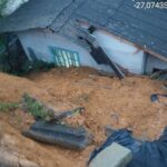 Chuva intensa atinge a região e provoca deslizamento no bairro Steffen