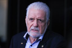 Jaques Wagner anuncia saída da liderança do governo no Senado