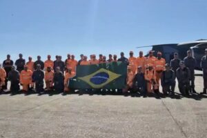 Quarto voo brasileiro para Venezuela decola com bombeiros e donativos