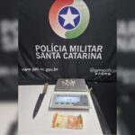 Polícia Militar apreende crack, cocaína e prende suspeitos em Brusque