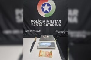 Polícia Militar apreende crack, cocaína e prende suspeitos em Brusque