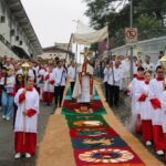 Paróquia São Luís Gonzaga celebra Corpus Christi com missa e tradicional confecção de tapetes