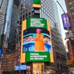 Véio da Havan invade Times Square e surpreende brasileiros em Nova Iorque; VÍDEO
