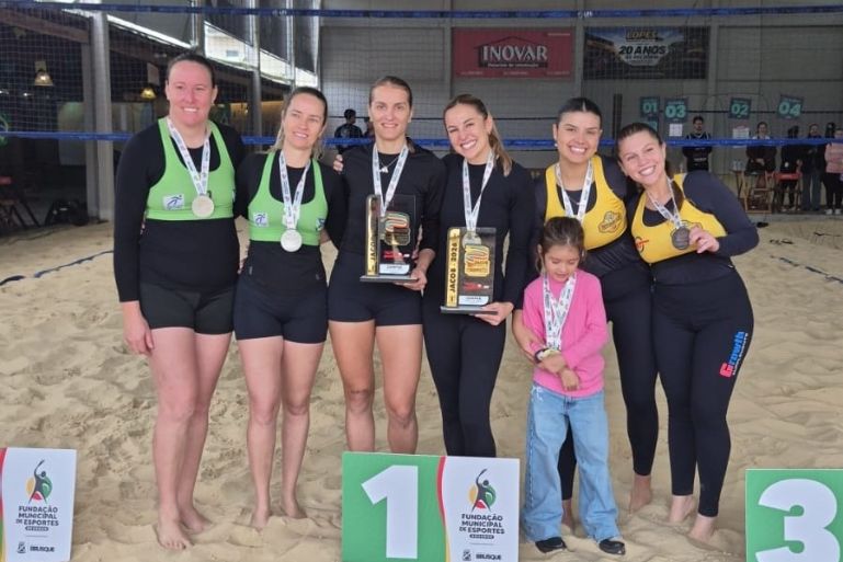 JACOB define campeões no vôlei de praia e beach tennis