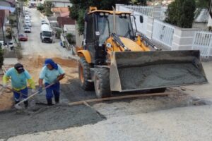 Recuperação de concreto avança na Rua Adolfo Geiser, no Poço Fundo