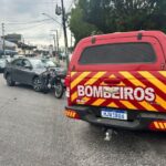 Colisão entre carro e motocicleta deixa dois feridos, em Brusque; Veja o vídeo