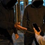 Criminosos trancam vítimas no banheiro durante assalto em Blumenau (SC)