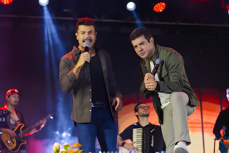 Marcos & Belutti encerram Festa da Integração com show para grande público em Guabiruba