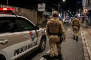 Homem é morto a tiros e três suspeitos são detidos em Blumenau