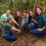 Zoobotânico recebe plantio de mais de 100 árvores para ação de compensação de carbono