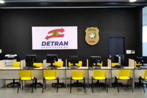 Agência do Detran no River Mall fecha após alagamento causado por temporal