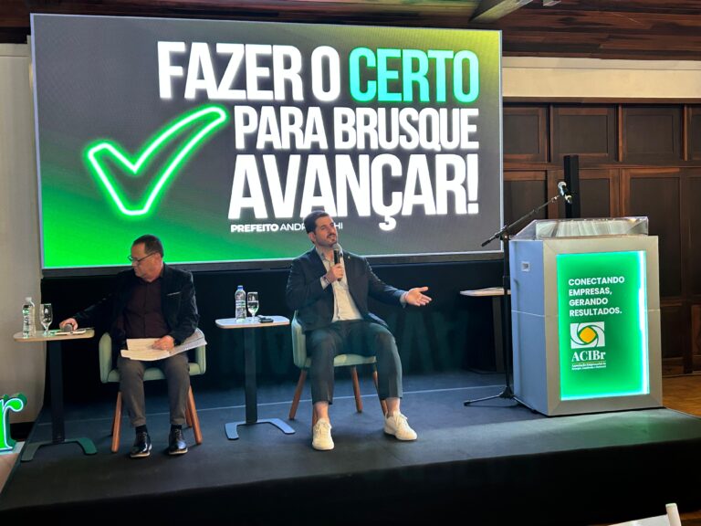 Prefeito André Vechi apresenta modelo de gestão e destaca investimentos durante Almoço de Ideias