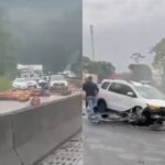 VÍDEO: Carreta com toras tomba e bloqueia BR-470 nos dois sentidos em Blumenau