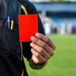 Atleta é condenado a indenizar árbitro após ofensas em jogo de futebol amador em SC