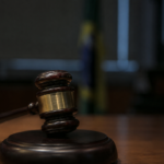 Homem que matou companheira na frente da filha é condenado a 45 anos de prisão em SC
