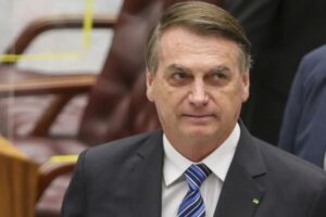 Exército entrega armas de Bolsonaro à PF e informa falta de duas