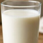 Criança com alergia ao leite de vaca tem direito a fórmula alimentar por receita médica