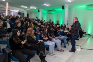 Sicredi e Escola João Vergílio Pereira constituem cooperativa escolar em Camboriú
