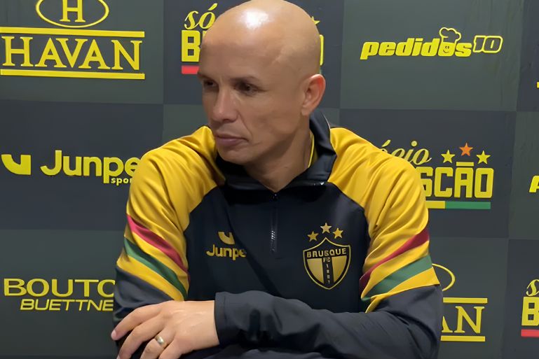 Higo celebra vitória, mas mantém pés no chão: “Ainda não alcançamos o primeiro objetivo”