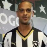 Ex-jogador de Figueirense e Botafogo morre após desabamento de muro no Rio