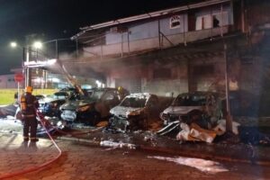 Incêndio destrói quatro viaturas da Secretaria de Segurança Pública de Araquari (SC)
