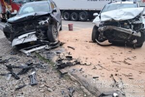 Atualização dos bombeiros: motociclista de 19 anos fica ferido após colisão com carro em Brusque