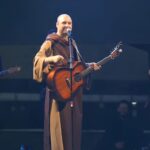 Show de Frei Gilson reúne multidão após força-tarefa garantir chegada do religioso em SC