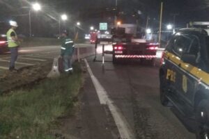 Bloqueio emergencial na BR-101 mobiliza equipes da PRF na Ponte Anita Garibaldi