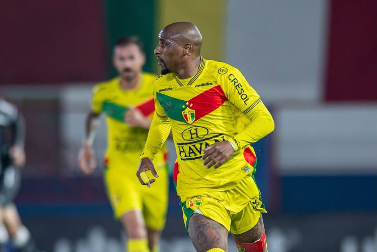 Jeferson sofre lesão na coxa e desfalca o Brusque por até quatro semanas