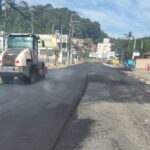 Programa Asfaltaço executa pavimentação na Avenida Primeiro de Maio