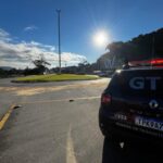 Risco de derrapagem após derramamento de óleo na Rodovia Antônio Heil mobiliza equipes da GTB