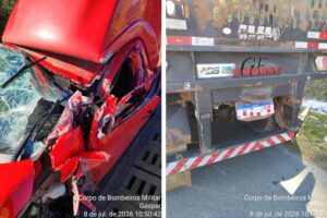 Jovem de 18 anos fica ferido após carro atingir traseira de carreta na BR-470