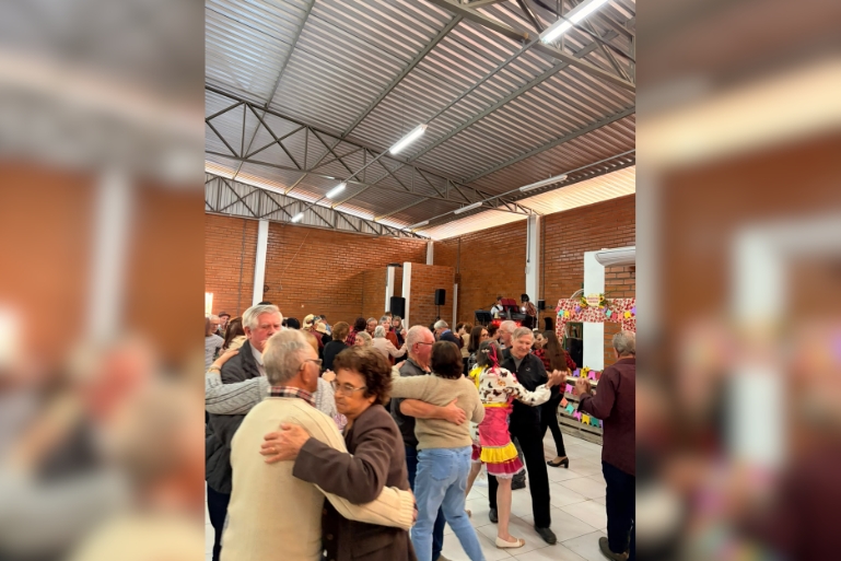 Café da Melhor Idade reúne participantes em tarde temática de Festa Junina em Botuverá