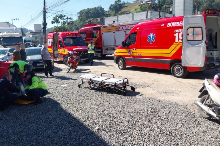 Duas motocicletas colidem no bairro Souza Cuz, em Brusque