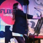Comediante é atingida por cadeirada durante show em Florianópolis