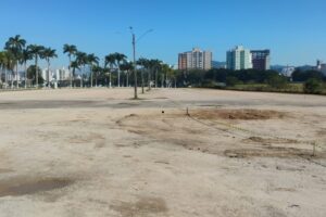 Pátio do estacionamento do Pavilhão da Fenarreco começa a ser preparado para pavimentação