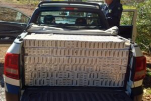 PRF apreende 15 mil maços de cigarros contrabandeados em Santa Catarina