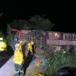 Acidente com ônibus de excursão deixa três mortos e cerca de 40 feridos no Oeste de SC