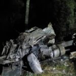 Caminhoneiro morre após caminhão sair da pista e capotar em ribanceira em Iomerê