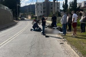 Colisão entre duas motocicletas mobiliza bombeiros no bairro Limeira, em Brusque