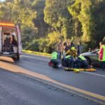 Após colisão entre cinco veículos, idosa é atropelada ao descer do carro em SC