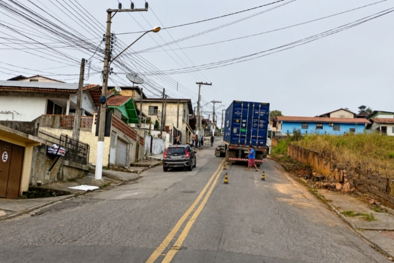 Caminhão perde força em subida e mobiliza GTB em Águas Claras