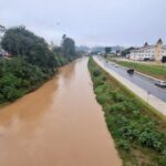 Rio Itajaí-Mirim pode atingir 4,40 metros e voltar a provocar alagamentos em Brusque