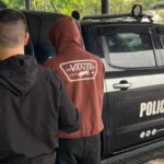 Condenado por tráfico é preso após mais de 10 anos usando identidade falsa e dando aulas em SC