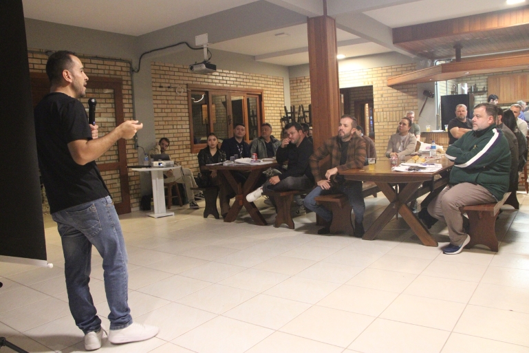 4º Churrasco de Ideias reúne mais de 40 empresários