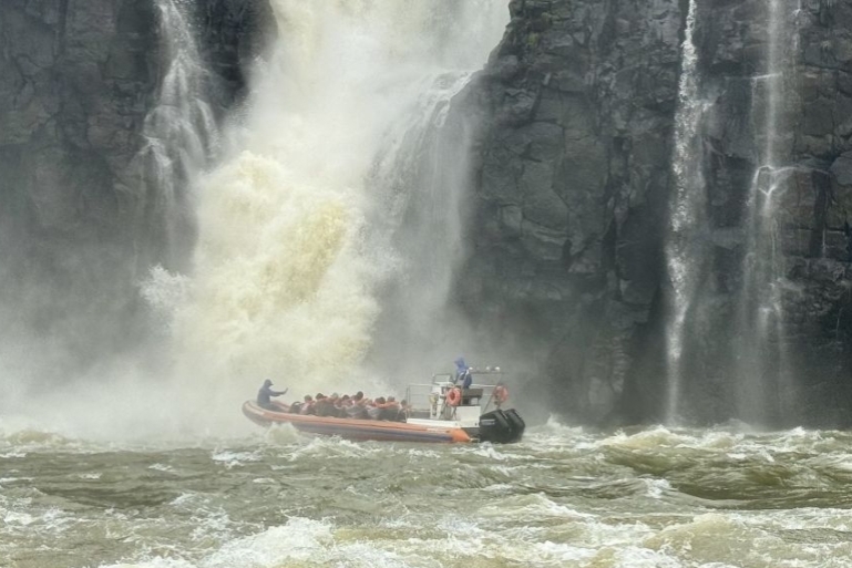 Jovem morre após embarcação virar no Macuco Safari em Foz do Iguaçu