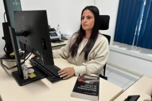 Após anos de dedicação, servidora conquista vaga em concurso em Brusque
